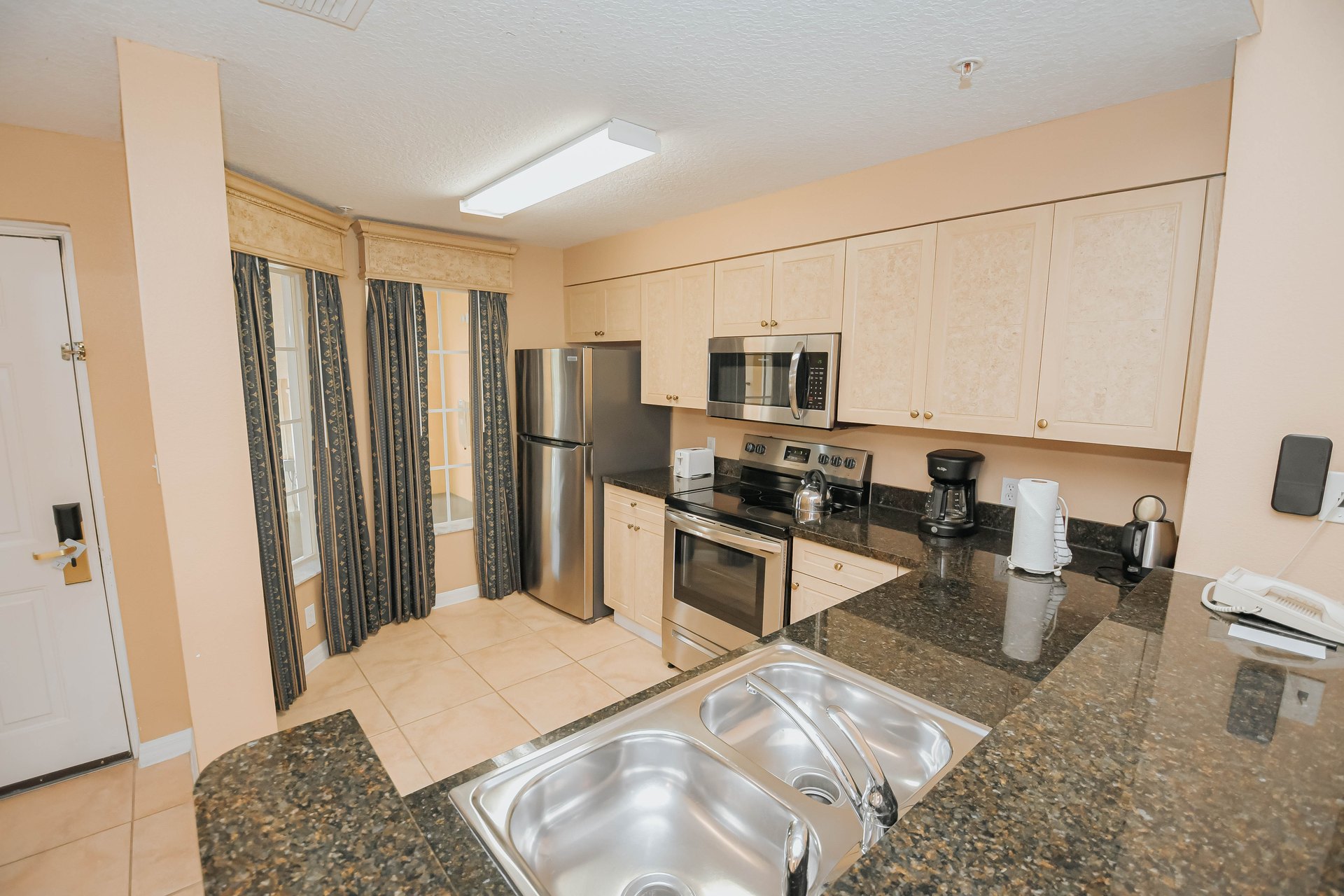 Deluxe Suite full kitchen with granite counters and full-size appliances